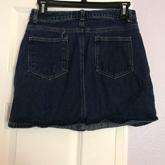 Forever 21 dark blue denim mini skirt! - Picture 3 of 3